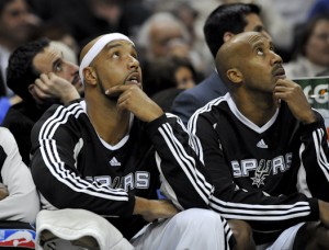 Manu Ginobili, Drew Gooden and Bruce Bowen watched the Lakers defeat them at home. (SAN ANTONIO EXPRESS-NEWSS)