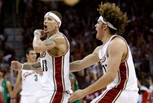 Guard Delonte West and forward Anderson Varejao play key roles in Cleveland's scheme on defense. (GETTY IMAGES)