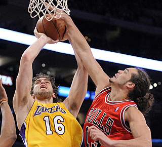 Pau Gasol netted 24 points against Joakim Noah and the Chicago Bulls in his season debut. (ASSOCIATED PRESS)
