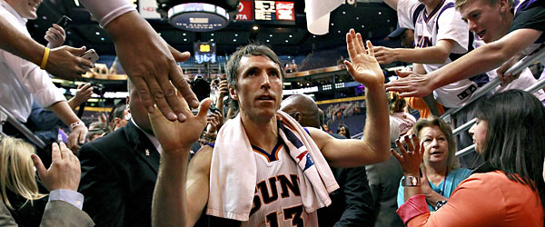 Phoenix Suns point guard Steve Nash leaves the court after a game against the San Antonio Spurs in Phoenix on April 25, 2012. (ASSOCIATED PRESS)