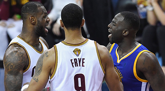 LeBron James and Draymond Green get into an altercation during Game 4 of the NBA Finals. (GETTY IMAGES)