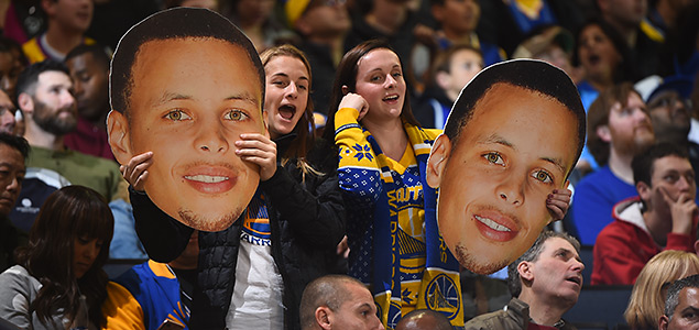 Golden State Warriors fans love Steph Curry. (GETTY IMAGES)